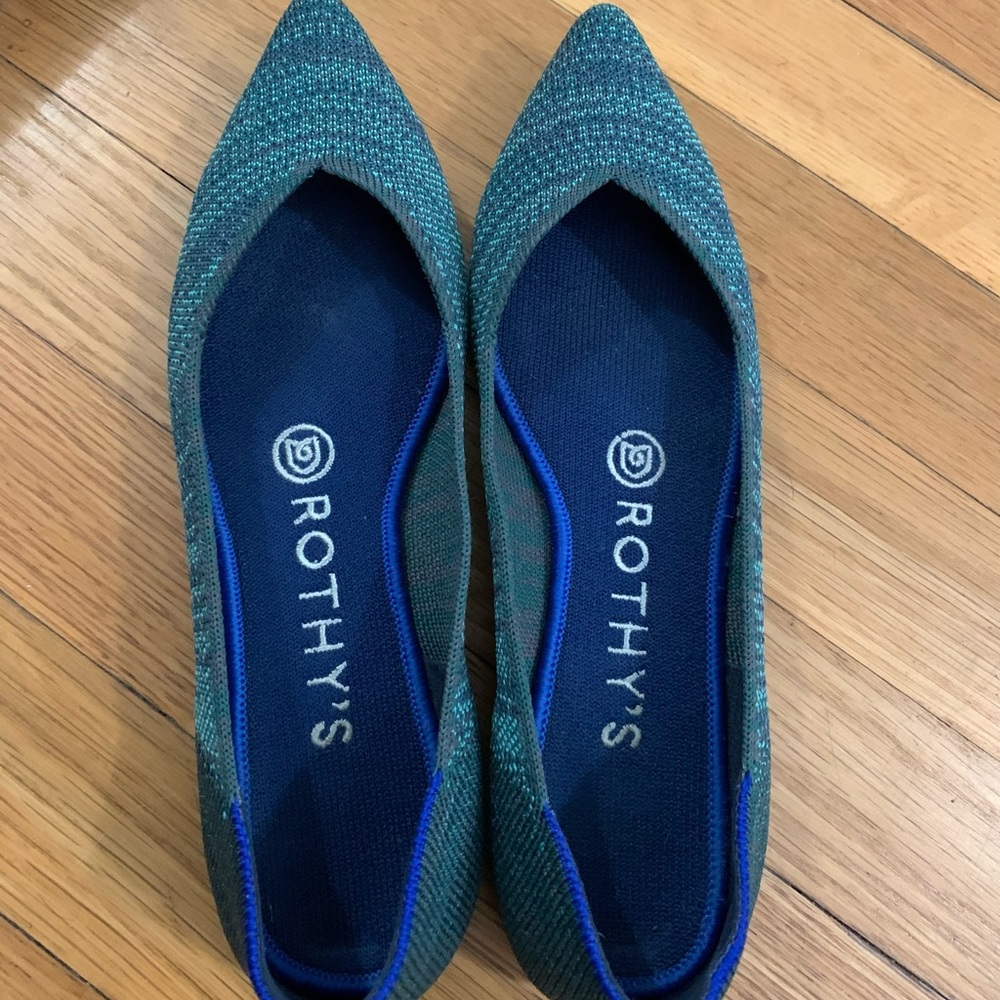 Size 6 Rothy’s Aqua Heather Points